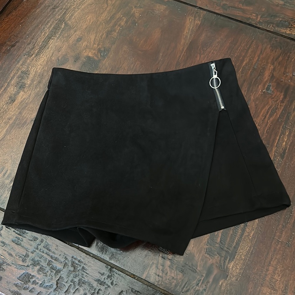 Black skort. Sz S. Comptoir Des Parisiennes Paris. Used great condition.